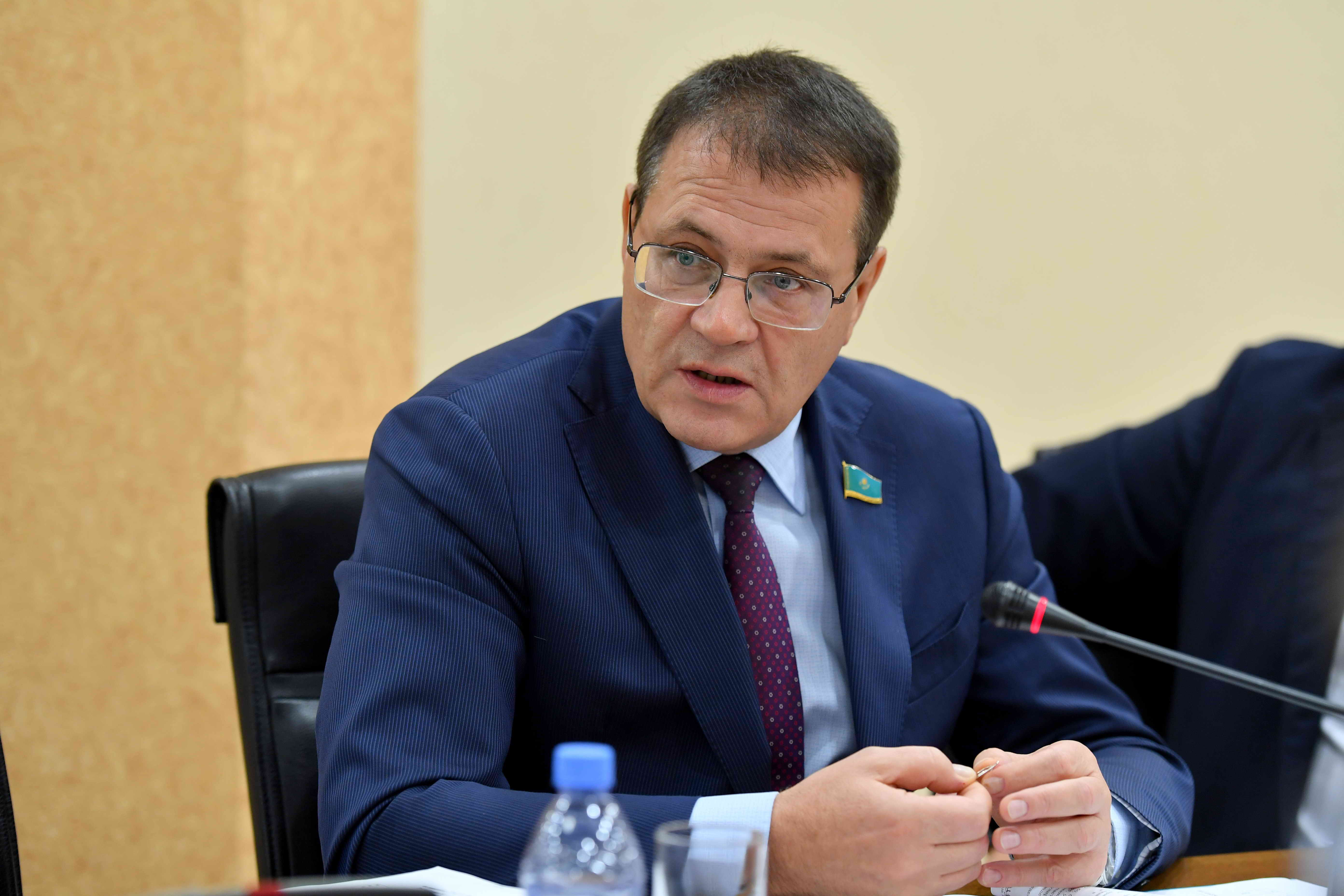 Очередь на жилье для сирот в Казахстане: почему тысячи людей годами не могут получить квартиры